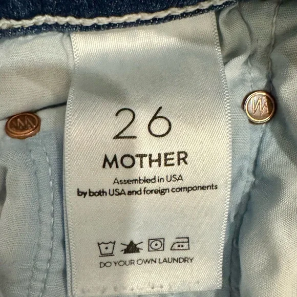 MOTHER DENIM EUC 26 
WEEKENDER FRAY IN “RACING
HEARTS” - Picture 13 of 14